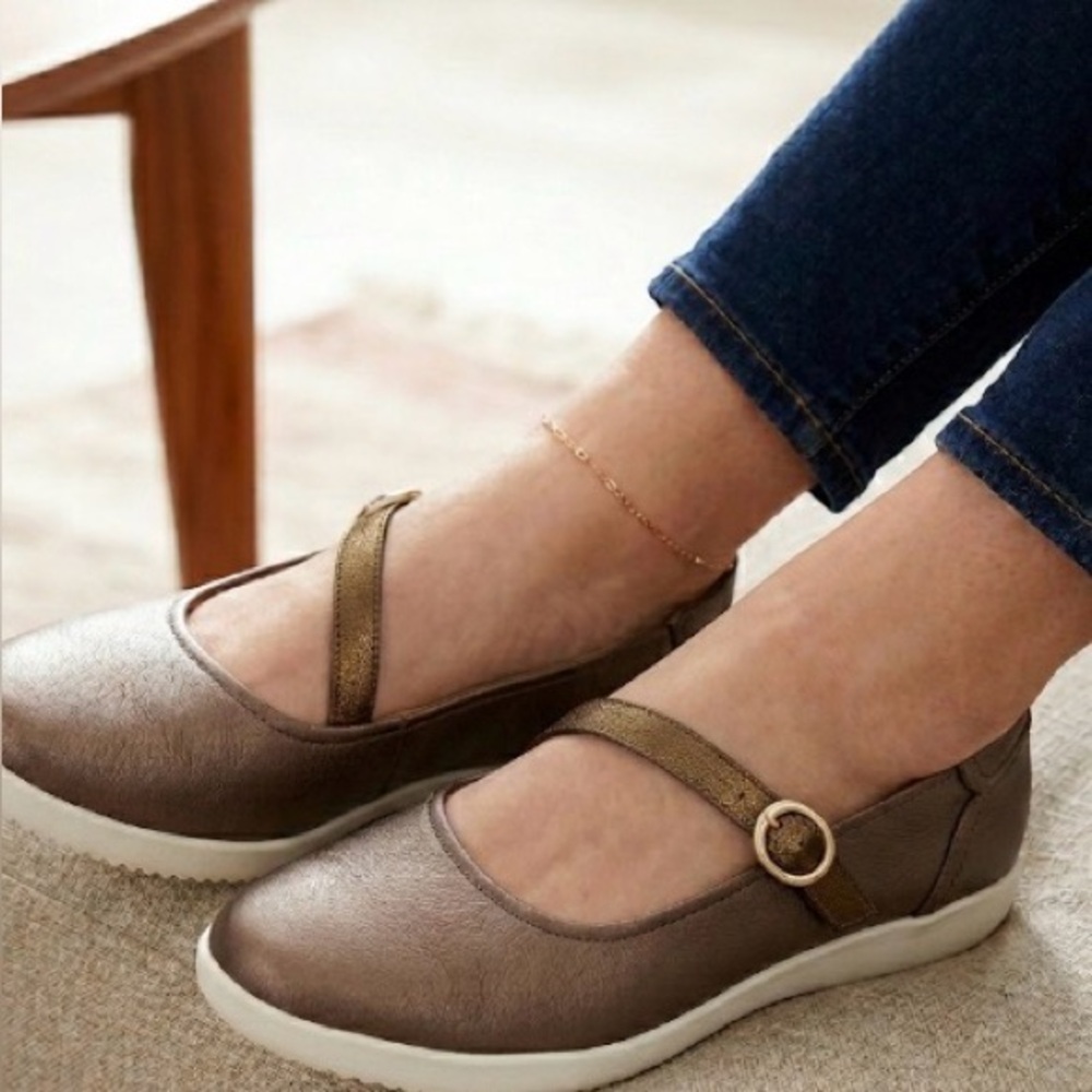 Clarks women’sGolden Brown  ballet flats size 7 1/2